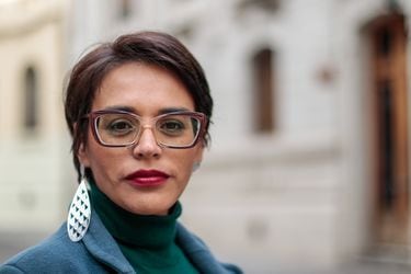 Karina da la cara: ex candidata del Frente Amplio renuncia a su derecho a guardar silencio y declara ante Fiscalía
