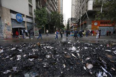Destrozos en locales comerciales tras manifestacion del dia de ayer
