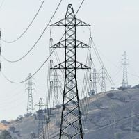SMA ordenó detención transitoria de obras de 10 torres de transmisión eléctrica