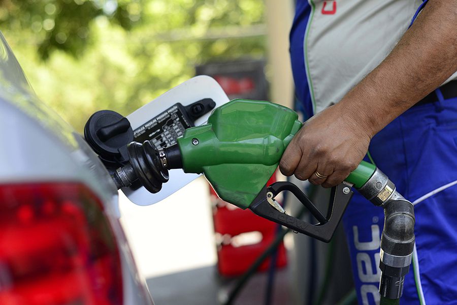 Hacienda anticipa varias semanas de alzas en las bencinas, pero aún no define cambios al Mepco