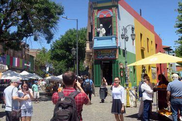 La caída del peso argentino se convierte en un "chollo" para los turistas
