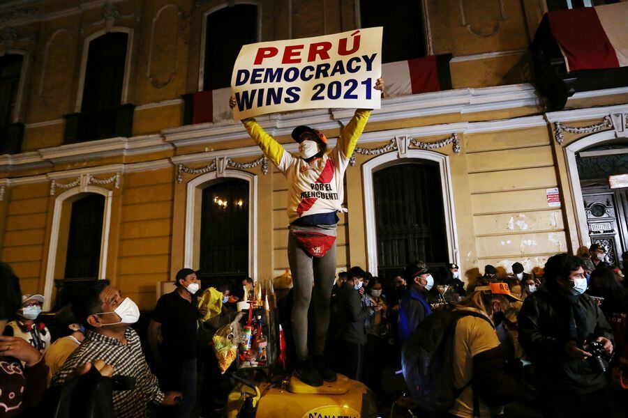 Castillo y Fujimori se pisan los talones en conteo de votos y mantienen en  vilo a Perú - La Tercera