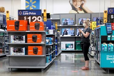 Ventas de Walmart superan las expectativas, mientras los consumidores siguen abasteciéndose para enfrentar avance del coronavirus