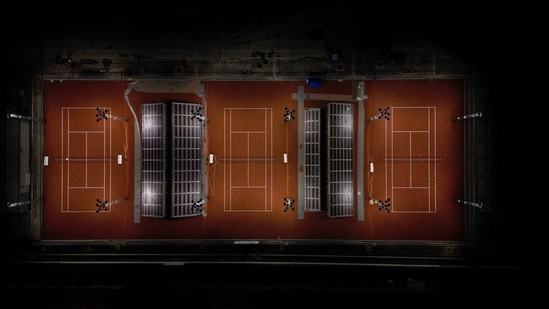 La nueva iluminación de las canchas de tenis destaca en Sudamérica.
