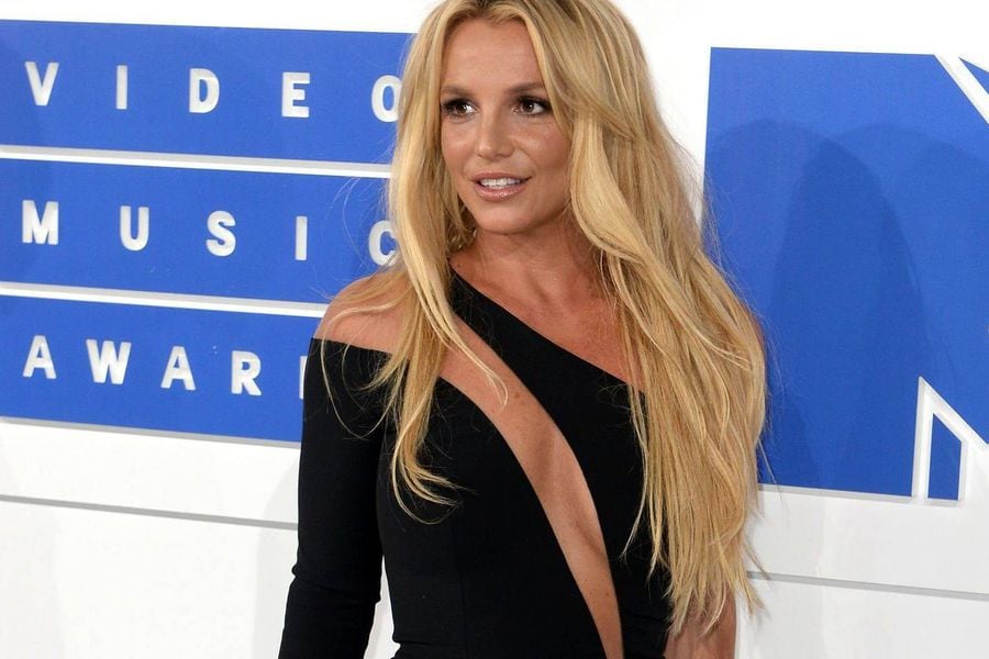Britney Spears pierde demanda contra su padre y anuncia retiro de los escenarios mientras él controle su patrimonio - La Tercera