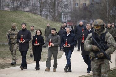Zelensky pide juzgar a los “asesinos rusos” en el primer aniversario de la liberación de Bucha