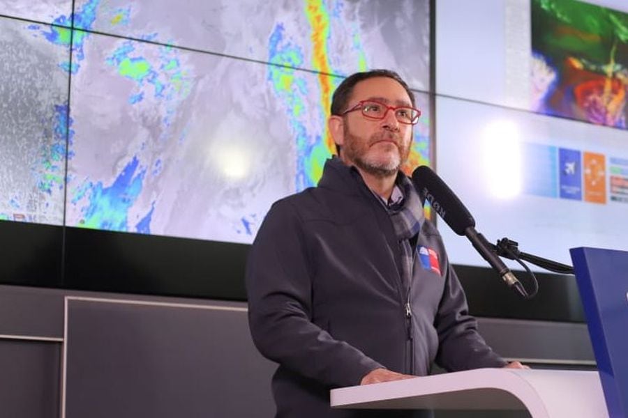 El ministro de Obras Públicas, Juan Carlos García, entregó el balance de la situación hídrica del país en dependencias de la Dirección Meteorológica de Chile.