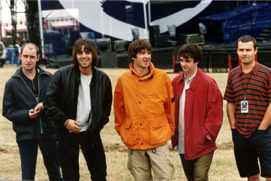 Llega a Chile la película que reconstruye los shows más multitudinarios de  la historia de Oasis - La Tercera