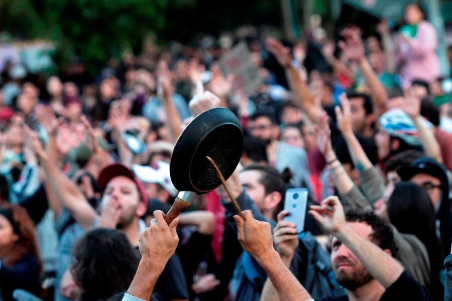 Manifestantes se reunen en Plaza Ñuñoa