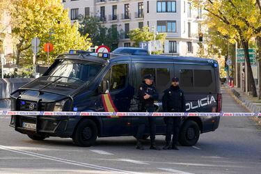 Detectan un sexto paquete con material pirotécnico en la embajada de EE.UU. en Madrid
