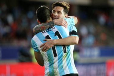 El Kun Agüero levanta la guardia por Messi y le pega de vuelta a Canelo Álvarez: “Seguramente no sabes de fútbol”
