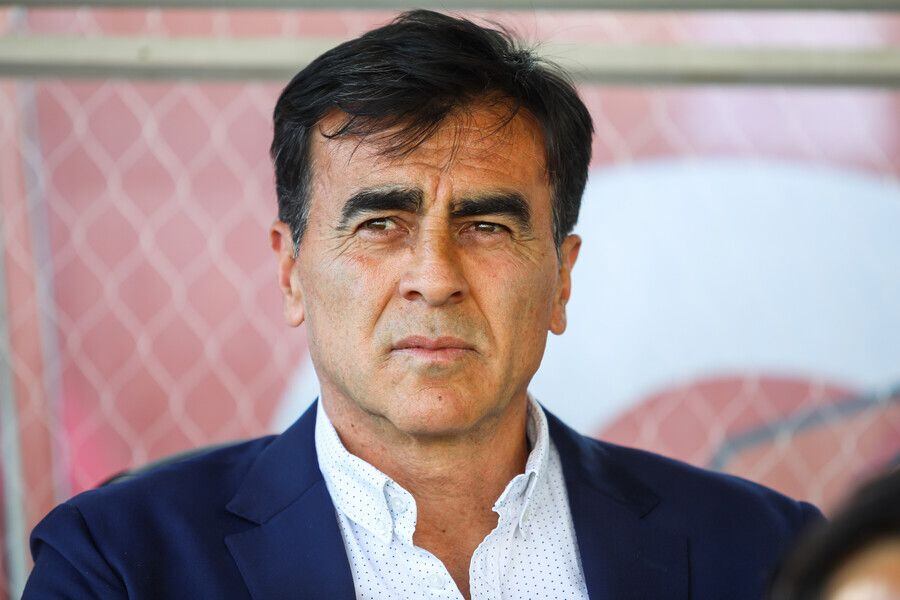 Quinteros sufre por fuga de jugadores y lentitud en los refuerzos - La Tercera