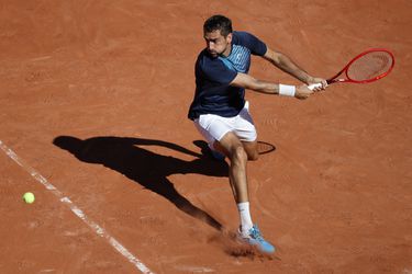 Roger Federer avanzó a la segunda ronda de Rland Garros.