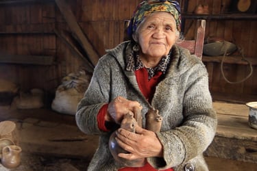 Quién fue Dominga Neculman, la alfarera mapuche reconocida como “Tesoro Humano Vivo” por la Unesco