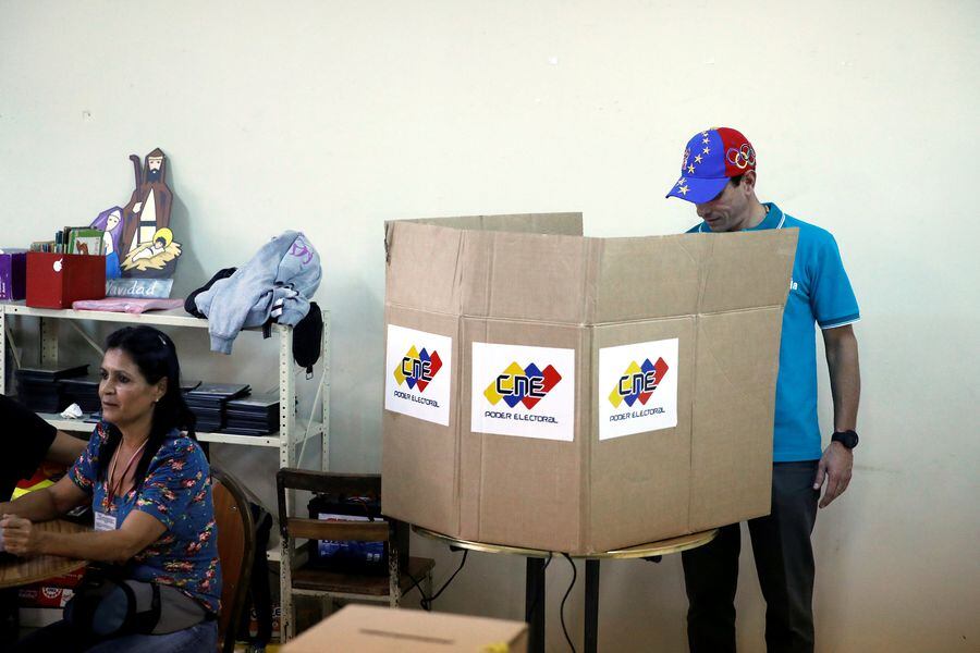 Venezuela's opposition leader Henrique Capriles casts his vote on a polling station during a nationwide elections for new governors in Caracas