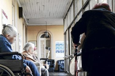 adultos mayores hogar de ancianos