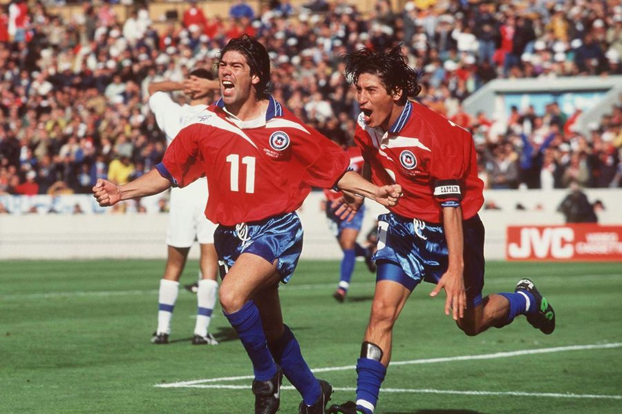 Baggio salvou a Itália na estreia contra o Chile em 98
