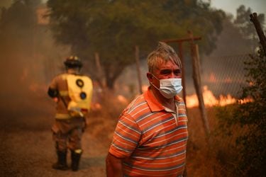 Tercera jornada de incendios forestales: 71 siniestros se mantienen en combate y evacuan 12 localidades en Ñuble, Biobío y La Araucanía