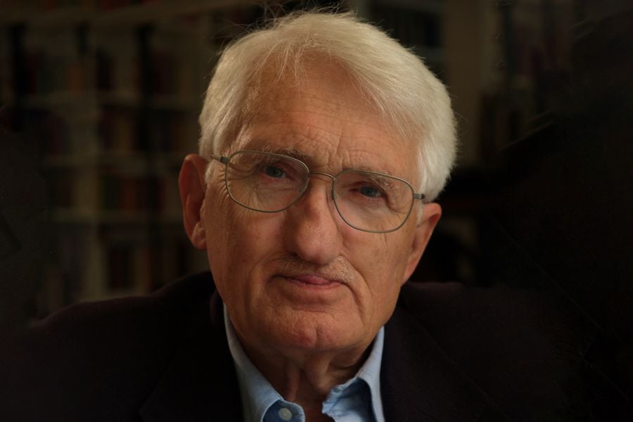 Jürgen Habermas: "Es posible que con el tiempo aprendamos a manejar las redes sociales civilizadamente" - La Tercera