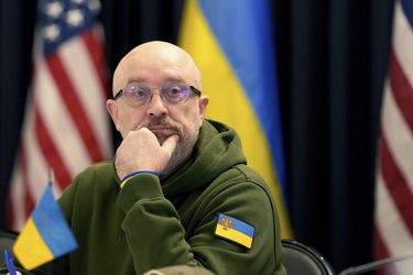 Guerra en Ucrania: Zelensky sustituye a su ministro de Defensa por un militante opositor 