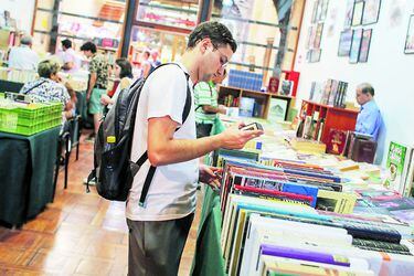 De Parra a Proust y de $500 a $2 millones: los hits de la Feria del Libro Usado