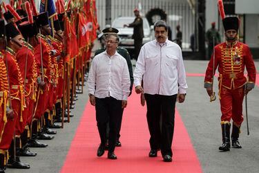 Maduro y Petro se reúnen por primera vez en Caracas y buscan impulsar relaciones bilaterales