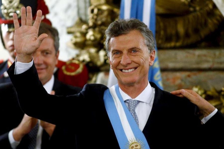Marchas para despedir su mandato, lágrimas en vivo y gallito con
