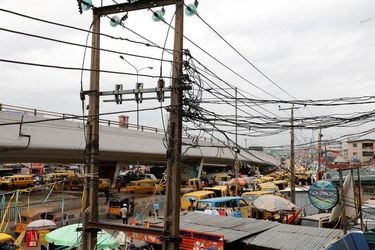 Trabajadores en huelga de industria eléctrica dejan sin luz a 200 millones de habitantes en Nigeria