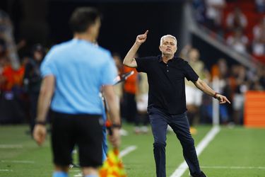 De la calma a la desesperación: el show de José Mourinho en la final de la Europa League