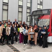 17 mujeres se capacitarán gratis para ser conductoras de RED Movilidad en Santiago
