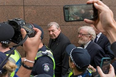 Muere poderoso cardenal australiano que fue absuelto de acusaciones de abuso sexual
