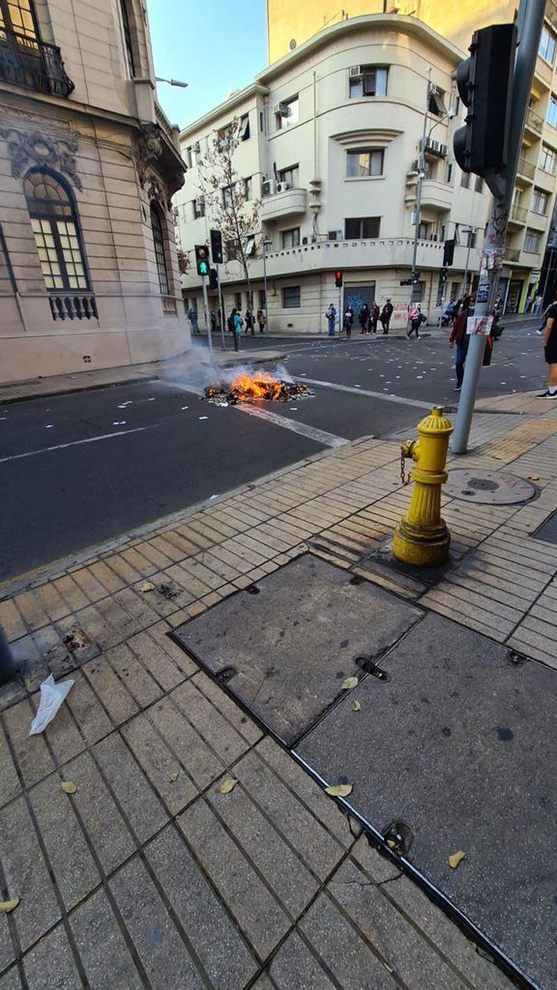 Barricada en Miraflores con Monjitas.