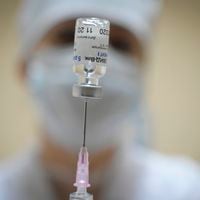 Fact Checking: ¿Un médico murió por la vacuna rusa Sputnik V? ¿La inmunización contra el Covid-19 esteriliza a las mujeres?