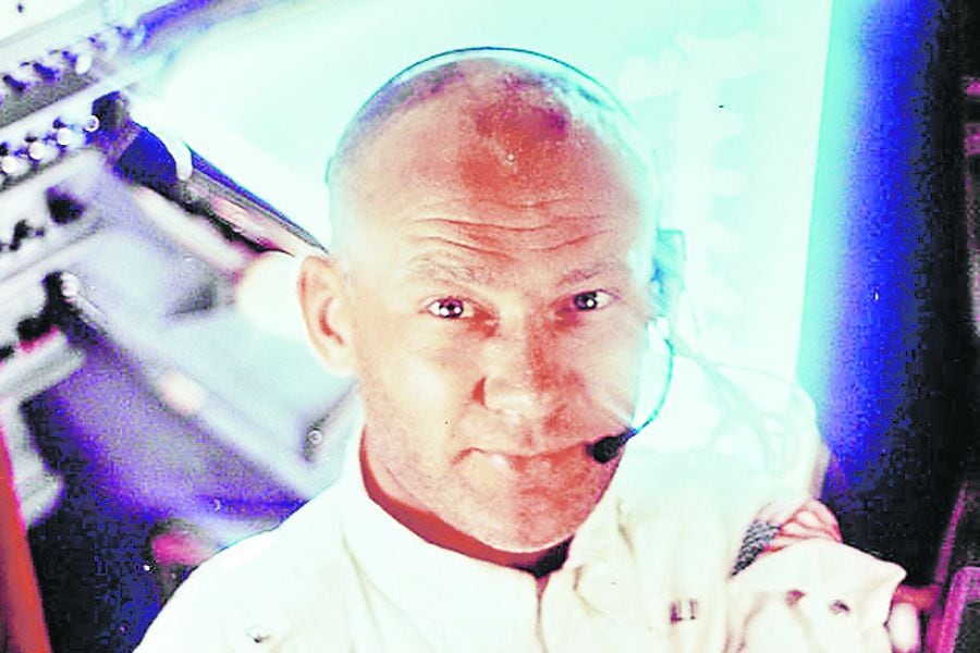 Edwin "Buzz" Aldrin (1930).   Apolo 11. Segundo astronauta en la Luna. Fue el piloto del módulo lunar. A su regreso enfrentó una serie de episodios traumáticos.