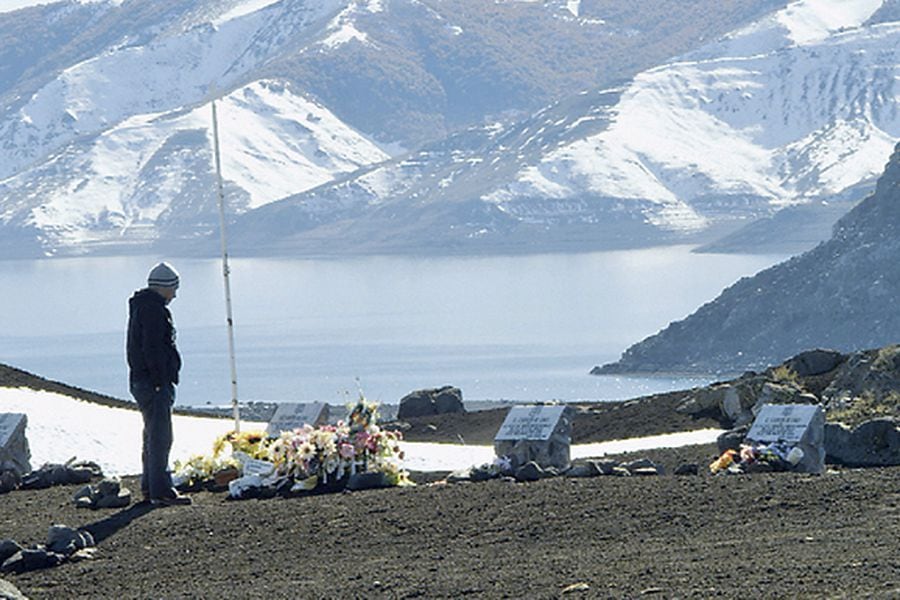 Volcán de Antuco, uno de los sobrevivientes visita la zona