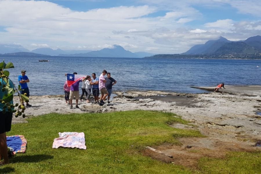 El acceso a playas como la del lago Ranco es libre, según la ley. Foto: Nicolás Walker