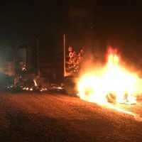 Ataques incendiarios en el Biobío y La Araucanía dejan camiones y maquinaria destruida
