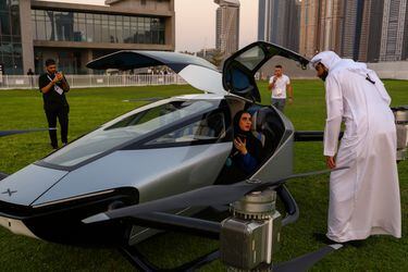 Auto volador chino hace su estreno en Dubái