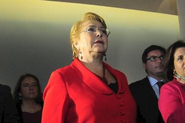 Presidenta Michelle Bachelet sostiene dialogo con mujeres