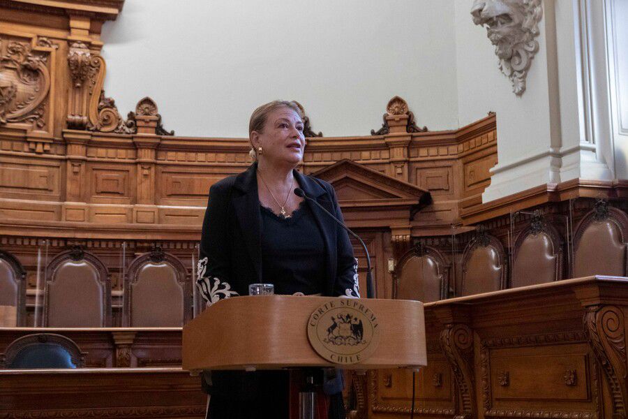 La nueva vocera de la Corte Suprema Ángela Vivanco ofrece un punto de prensa. Foto: Luis Felipe Araya / Agencia Uno.