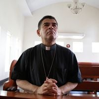 Obispo nicaragüense es sentenciado a 26 años de cárcel tras negarse a viajar con presos políticos a EE.UU.
