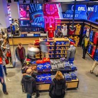 La NBA “encesta” su primera tienda oficial en Chile: abrirá en diciembre