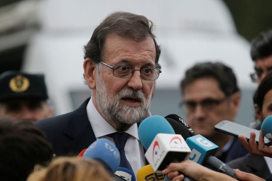 Spain's Prime Minister Mariano Rajoy speaks to journalists at a firefighitng command center in Pazos de Borben