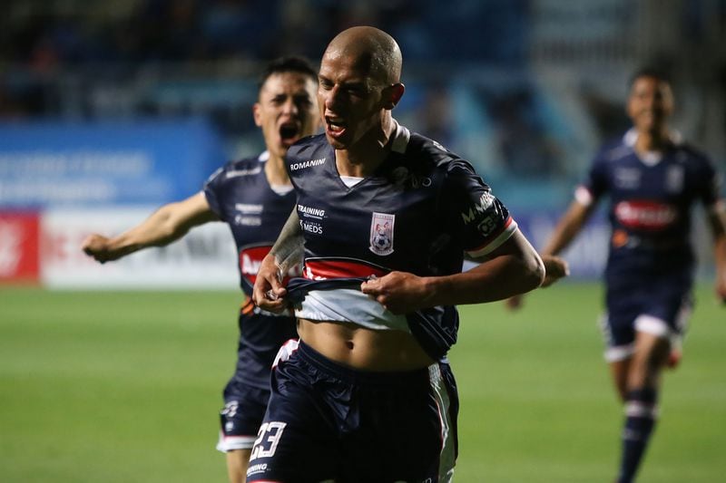 Alejandro Camargo anotó el gol que le dio el triunfo por 1-2 a Melipilla sobre O'Higgins, en El Teniente.