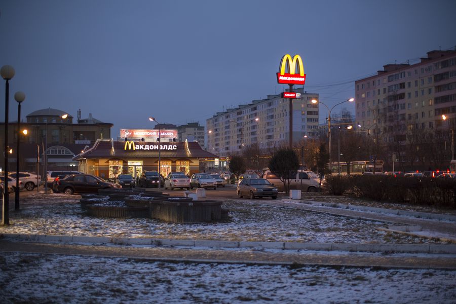 McDonald’s anuncia el fin de sus operaciones en Rusia después de 30 años y Renault transfiere su negocio a entidades estatales