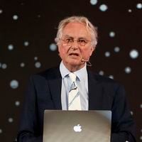 Dawkins, el ferviente ateo, vuelve a encender el Congreso Futuro: "Hay muchos clérigos ateos"