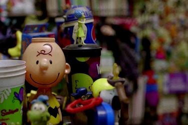 Este fanático ostenta una colección gigante de juguetes de restaurantes de comida rápida