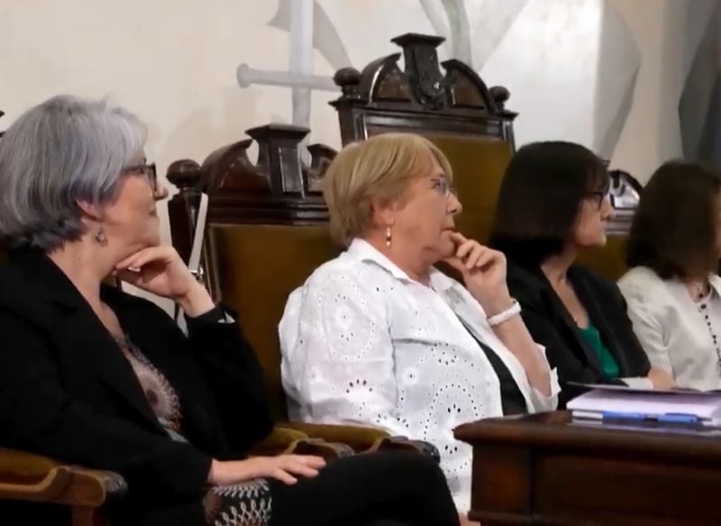La expresidenta Michelle Bachelet en el acto de conmemoración del 8M en la Universidad de Chile.