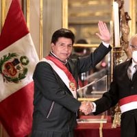 Críticas por manejo de la crisis en Perú: Permanencia en el cargo de primer ministro se complica