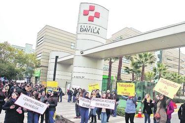 Inician huelga trabajadores de la Clinica (42389459)